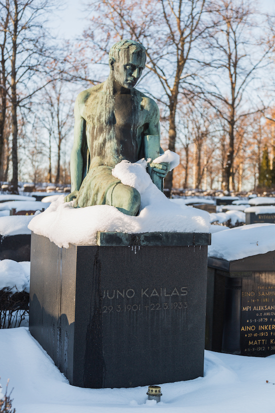 Uuno Kailas (Helsingfors, Sandudds gamla begravningsplats 27–4–)