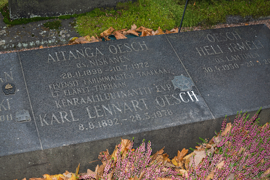 Lennart Oesch (Helsingfors, Sandudds gamla begravningsplats 7–1–1)