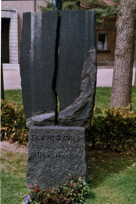 Paavo Ravila (Helsingfors, Sandudds nya begravningsplats 25-1-5)
