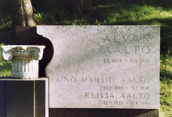 Alvar Aalto (Helsingfors, Sandudds gamla begravningsplats 21 T)