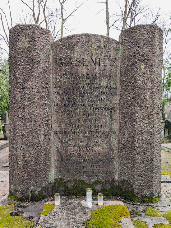 Valfrid Vasenius (Helsingfors, Sandudds gamla begravningsplats 9–8–6)